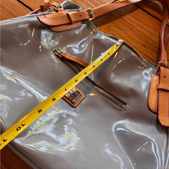 Dooney & Bourke Glossy Gray patent leather Shoulder Bag. - Picture 6 of 7